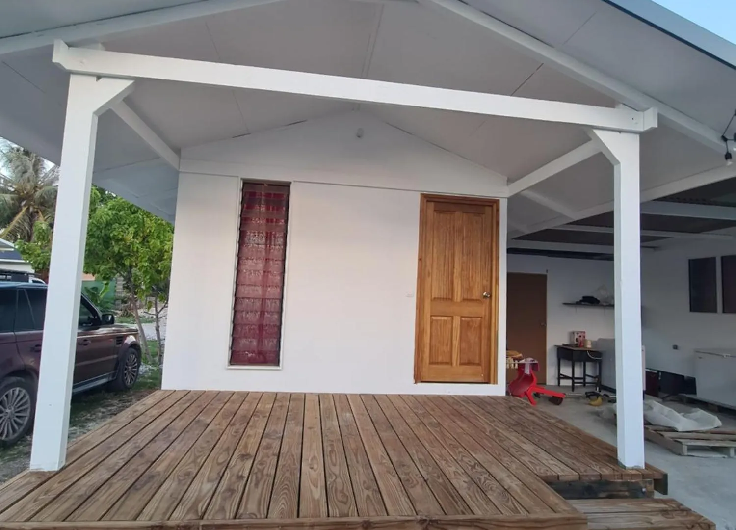 بيت ضيافة Tamahi Loc & Lodge Rangiroa